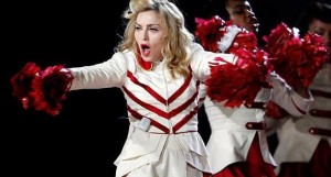 Мадонна оголила грудь на концерте в Стамбуле