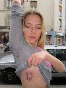 Скарлетт Йоханссон похвасталась новой татуировкой