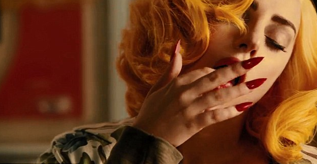Леди Гага представила сингл «Aura» в фильме «Мачете убивает»