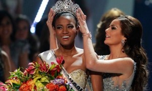 Девушка с красивой улыбкой из Анголы стала Мисс Вселенная 2011
