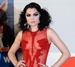 Наряды BRIT Awards 2012: Jessie J в красном, Адель снова в черном