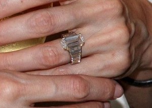 Появилась копия обручального кольца Анджелины Джоли