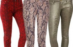 Модный тренд: джинсы с принтом