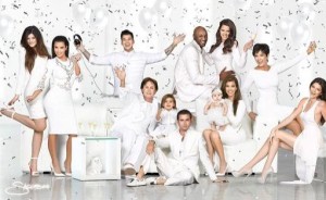 Рождественская открытка семьи Кардашян: все в белом
