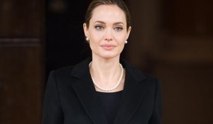 Анджелина Джоли рассказала, почему ей пришлось удалить обе груди