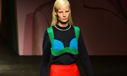 Высокая мода в коллекции Prada весна-2014: женские гольфы и бюстгальтеры